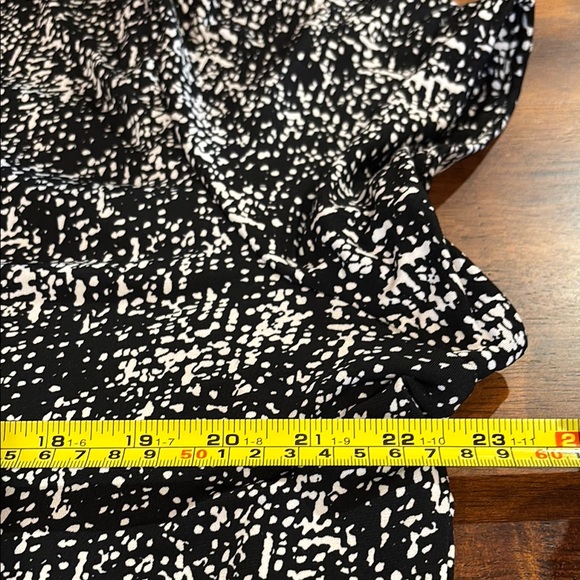 Worthington Black and White Relaxed Short Sleeve Tee size 2X - Picture 10 of 10